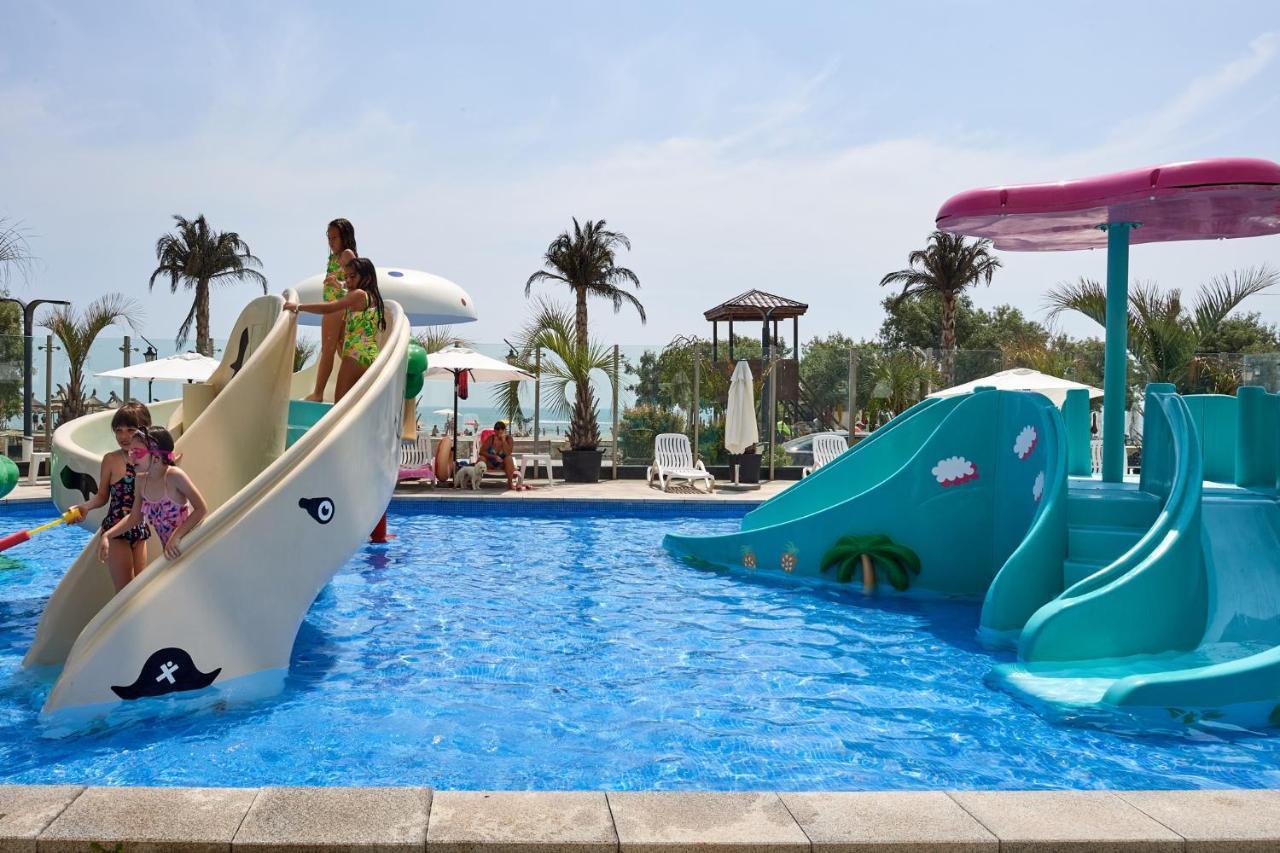 Dava Aparthotel Pool & Spa Mamaia Nord ナボダリ エクステリア 写真