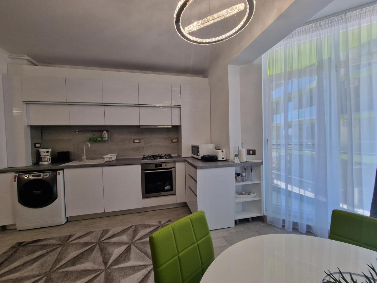 Dava Aparthotel Pool & Spa Mamaia Nord ナボダリ エクステリア 写真
